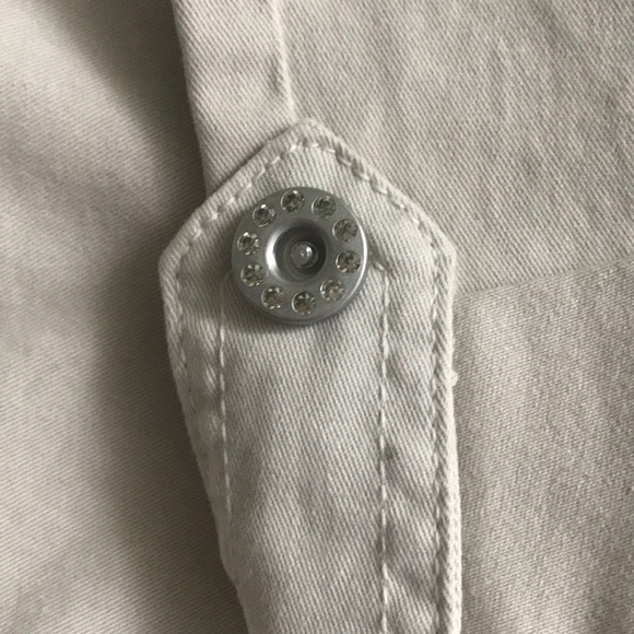 NYDJ croped pants with embellished buttons - Picture 2 of 3